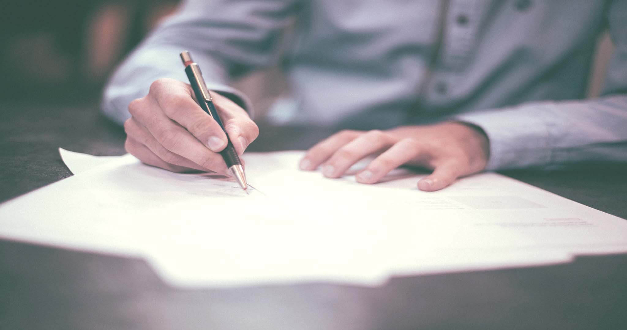 Fixed price vs time and material. What type of contract should I choose