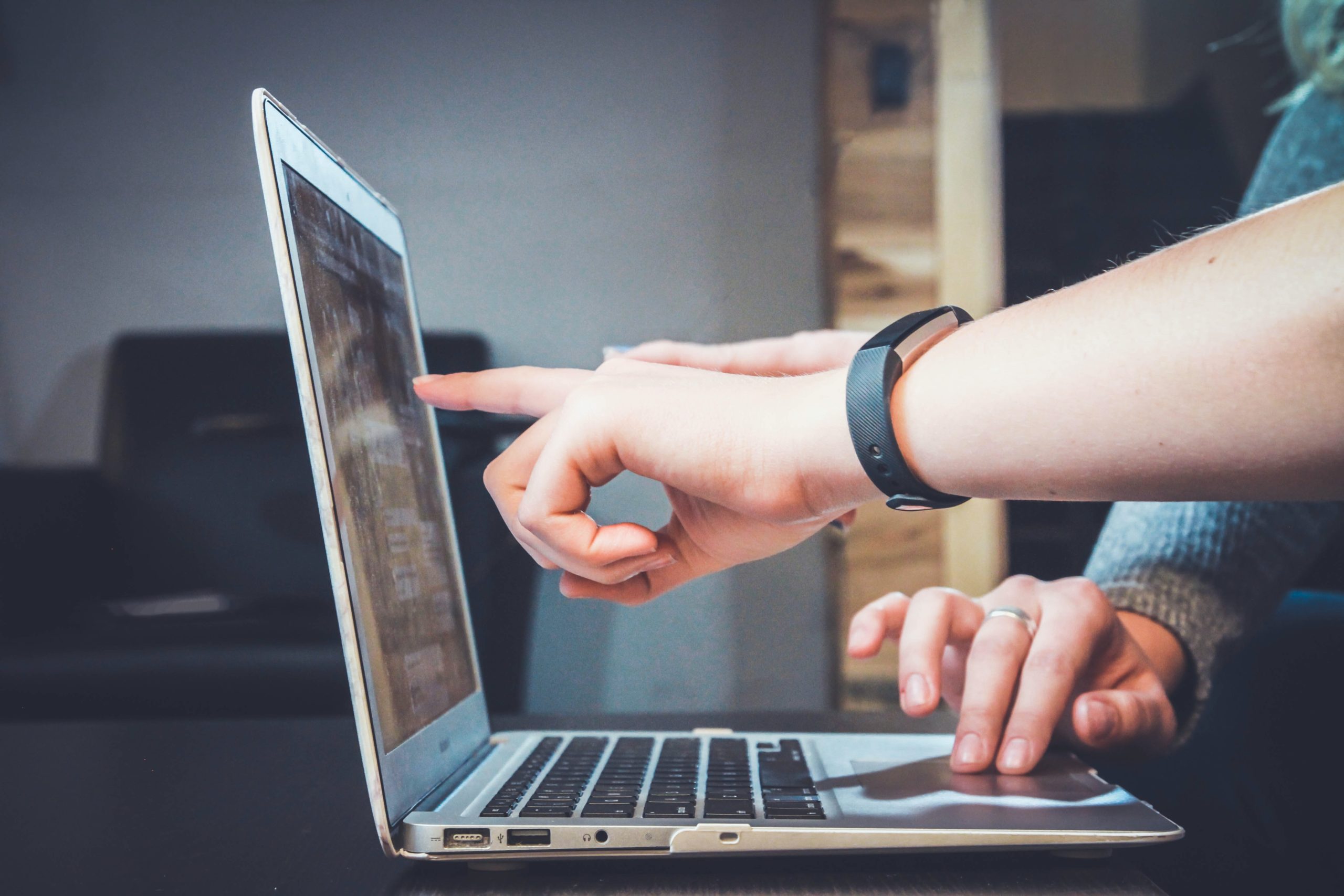 What is the best patient engagement solution? Article cover picture.