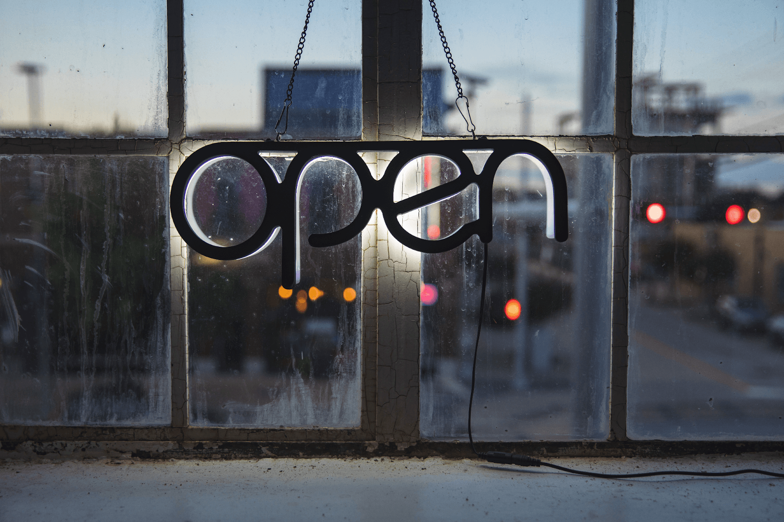 Open-Source vs. OpenAI. 8 Best Open-Source Alternatives to GPT