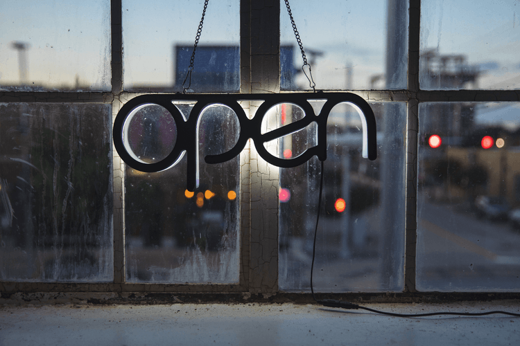 Open-Source vs. OpenAI. 8 Best Open-Source Alternatives to GPT