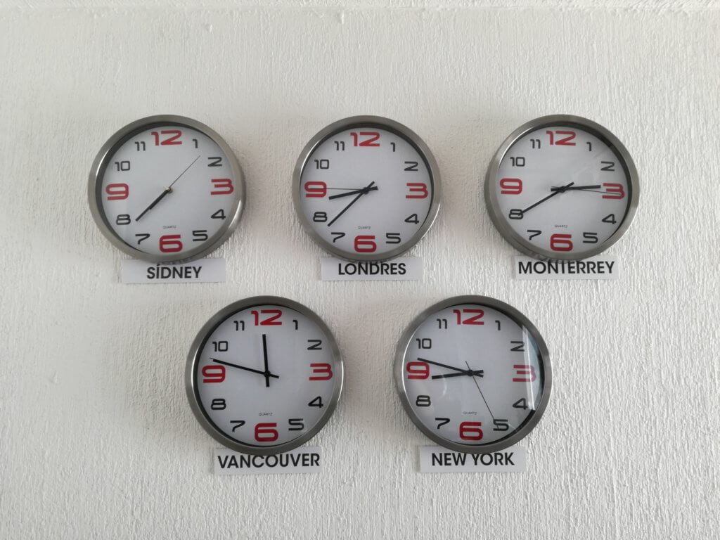 when choosing custom software development company, mind the time difference