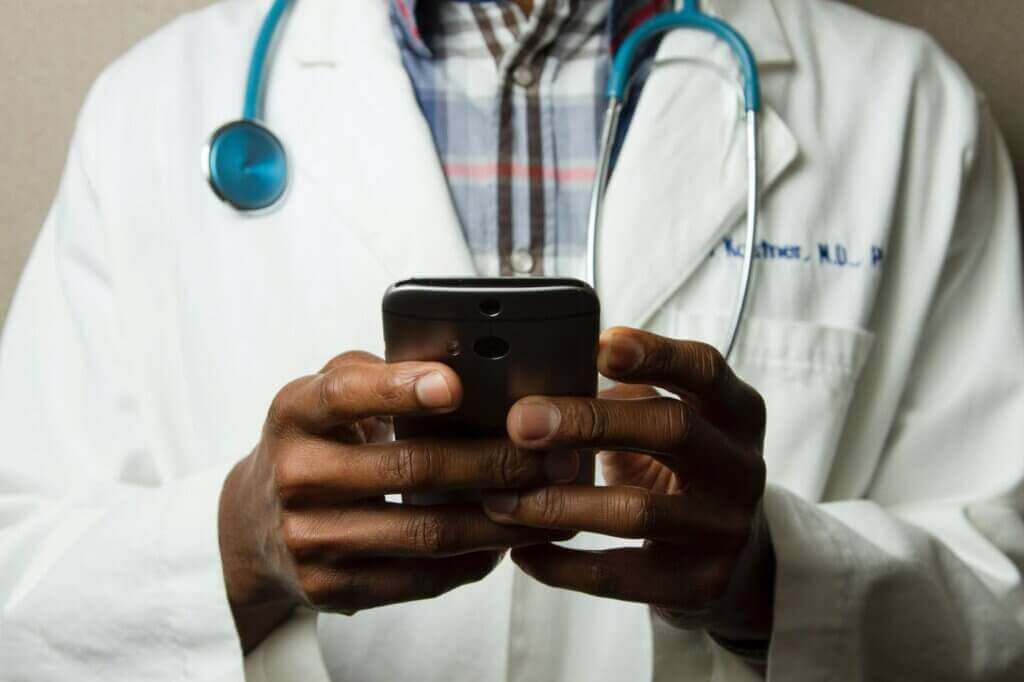 What are the current trends in the medical software market?